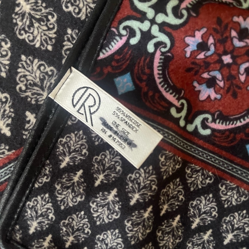 Elegant Black and Red Patterned Poncho - Picture 8 of 13